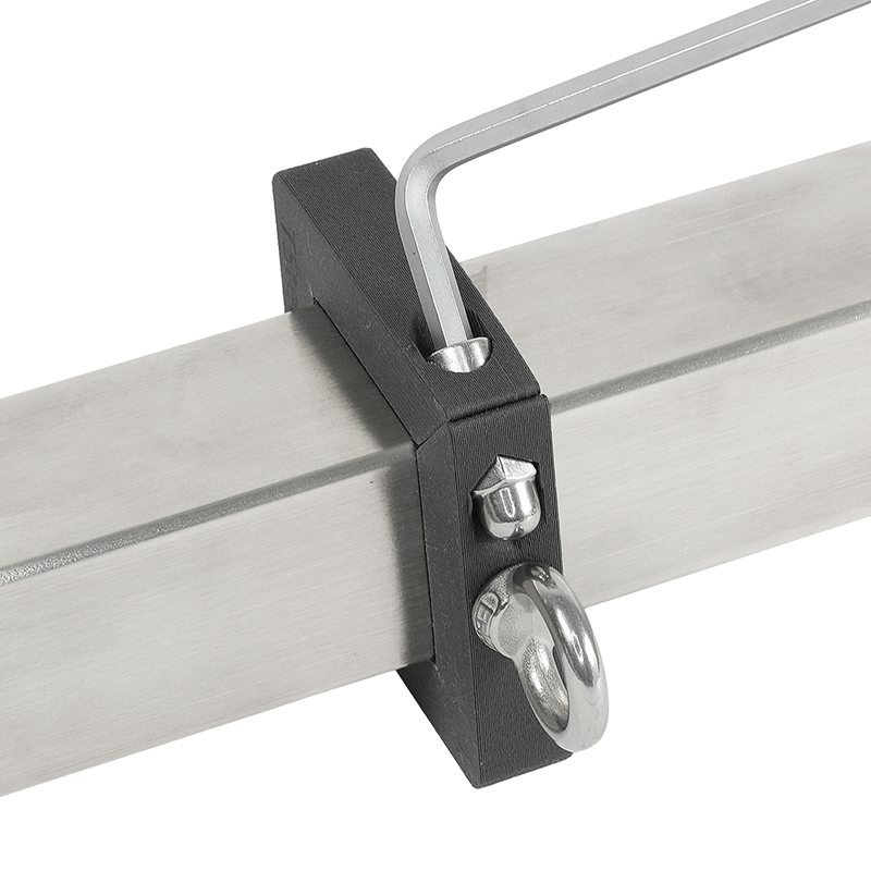 Anleitung um die Klemmhalterung an dem 40 x 40 mm Vierkantrohr fest zu ziehen